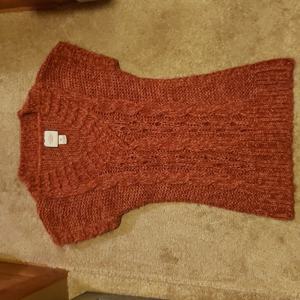 AT LAST Sleeveless Sweater